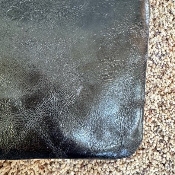 Patricia Nash P349183 Wristlet Navy with Floral Embroidery - Picture 3 of 6